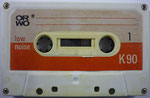 ORWO Kassette K90 weiß / Fenster schmal / Aufkleber orangerot ORWO Logo schwarz links oben / mit low noise
