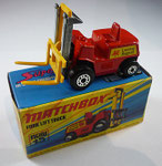 15B Fork Lift Truck 2. Casting / rot / Aufkleber Lansing Bagnall / Mast unbemalt / Gabel gelb / Bodenplatte schwarz