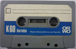 ORWO Kassette K60 dunkelgrau /Fenster schmal /  Aufkleber blau ORWO Logo weiß rechts unten / mit low noise