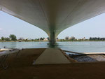 Die moderne Brücke über den Ebro bei Deltebre