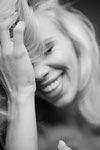 Modernes Fine Art Headshot einer Frau – Studio Berlin