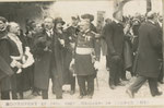 Les officiels dans la cour de la maison des Aïeules (St Pierre d'Oléron)