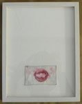"basia mille 3 (offener roter Abdruck, verwischt)", 2005 Lippenstift auf Musselin, handrolliert, in Rahmenkasten, verglast 5,2 x 8,2 cm, Rahmenkasten 26 x 20,5 x 2,5 cm, Unikat