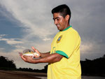 Eduardo 2010. Er freut sich jedes Mal auf unseren Besuch, wenn er uns seine Fischwelt zeigen darf. Wir verdanken ihm viele schöne Erlebnisse am Rio Tefé.