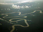 Blick auf den Amazonas aus dem Flugzeug.