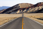 Straße in der Nähe von Backwater, Death Valley, Kalifornien