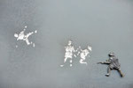 Getroffen,  blinddruk krijt papier, ongeveer 8cmx16cm, € 150,-