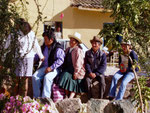 Prozessionszuschauer in Pisac, Peru