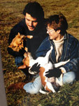 Mein Mann und ich mit Aennchen und "Leila", der Kleinspitzhündin meiner Mutter