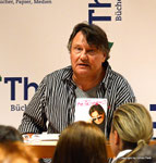 Joesi Prokopetz präsentiert bei Thalia sein neues Buch mit dem Titel "So weit. So komisch"