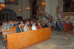 Kunstausstellung in der Korneuburger Augustinerkirche - viele Besucher bei der Eröffnung