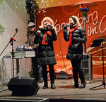 Gospelduo Joy am Korneuburger Adventmarkt