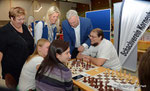 Edi Finger jun. am Stand des Schachvereins Korneuburg am 2. Korneuburger Sport- u. Gesundheitstag (mit Vbgm. Helene Fuchs Moser, GR Sabine Fuchs-Tröger, Edi Finger jun. und Roman Pertl)