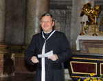 Kunstausstellung in der Korneuburger Augustinerkirche Stadtpfarrer Stefan Koller