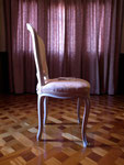 《1923》2012年／ガロン第２回展・旧田中家住宅／アルミ箔、樹脂膠、椅子／48.0×96.0×54.0 cm　　