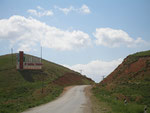 le col Kyzyl Bel (2625 mètres) dans le rayon (canton) d'At Bashi ("la tête de cheval")