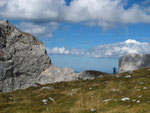 Schaufelwand Ostgrat links, rechts im Hintergrund der Grießstein (2023m)