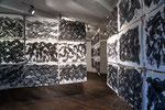 Ausstellungsansicht, Archipel, basement to the attic, Tusche auf Papier, 96-teilig, je 50x70 cm, 2020