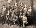 Famille de Jules, frère d'Adélard --- Horace, Pierre-Amédée, Berthe, Laure, Albert (Port-Daniel), Bruno ----- Roland, Jules Amédie Dorcineau, Marie. ------ Merci à Madeleine Quesnel, fille d'Albert de Port-Daniel pour avoir identifié les personnes