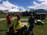 Mai 2021. Collation au sommet du col du Mollard apres un retour du col de la Croix de fer. Ce jour là, 106 km (170 km pour 2 valeureux) et 2600m dénivelé