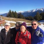 Janvier 2023 ; montée au refuge d'Arbarétan, les heureux participants à cette sortie raquette...sans raquette. Pas de neige! pas de vélo! on entretien quand même la forme  