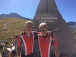 Col de la madeleine 2 aout 2022, ils l'ont fait. Ce jour là col réservé aux cyclistes et marcheurs...enfin depuis St François Longchamp. Partis très tot en TER jusqu'à Epierre, la moitié de l'ascension s'est faite à l'ombre, soit pas génés par la chaleur.