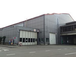 Die ehemalige riesige MUBA-Halle 6 war in den 50er- und 60er-Jahren in den Wintermonaten eine Radrennbahn. Die Halle fasste 4000 Zuschauer. Die Halle wurde dann verkleidet und ihr droht nun der Abriss, Februar 2020