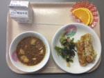 竹輪の磯部、麻婆豆腐、青梗菜の和え物、オレンジ