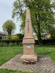 Monument russe, dans le parc Saint-Remi, en hommage aux soldats russes morts en mars 1814 en se battant contre les soldats français de Napoléon lors de la bataille de Reims. Rien à voir avec les soldats russes du corps expéditionnaire de 1916! 