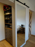 Dressing mélaminé, porte avec miroir coulissante sur rail apparent noir