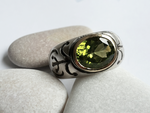 Silberring mit 750er GG-Fassung und Peridot