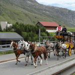 Fünfspännige Gotthard Postkutsche in Hospental