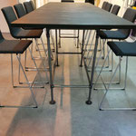 Bartisch mit Untergestell aus 3/4" Stahlrohren und Temperguss Fittings schwarz