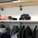 Garderobe Regal DIY aus Rohren und Temperguss