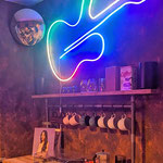 Kaffeebar mit Regal aus Rohren