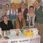 Der Vorstand und das Kassenteam beim Oktoberfest 2015.