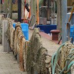 Fischernetze im Hafen von neuharlingersiel