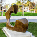 Aufstellung der Skulptur „C“ im Park Jostensbusch in Neuss im Juni 2020