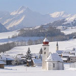 Dorf Degen, im Hintergrund Pez Terri