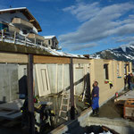 Montage der ersten Holzelementen im November 2014.