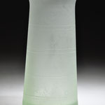 Kegelförmiger Becher aus milchig-weißem, leicht grünlichem Glas mit umlaufenden Schliffrillen.  4. Jh.n.Chr.  Fundort: Trier, Paulinstraßé  Höhe ca 120 mm  Gefäß Nr. 700