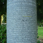 Stele in der Kriegsgräberstätte Marienbad mit dem Namen von Otto Dürr, der unter den Unbekannten ruht.