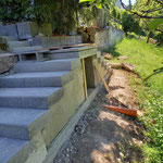 Treppenaufgang MADEJA e.K. mit Betonfertigteilen und betoniertem Podest im Garten GALA Bau 