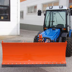 ecopar Kompakttraktor mit Kabine und hydraulischem Schneeschild