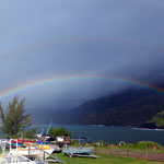 Und so romantisch präsentierte sich heute Dienstagmorgen, 9. Augsut, unsere Bucht als ein farbenfroher Regenbogen die Einfahrt überspannte!