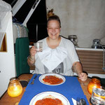 ...und Sandra scheinen die Spaghetti Bolognese zu schmecken. Vielleicht war es doch zuviel...