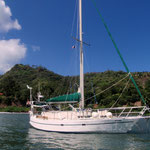 Um 1530 liegt die KYORY vor Bug- und Heckanker in der Bucht von Atuona!