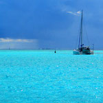...in die City Marina von Papeete hinüber zu segeln, wo sie unter anderem für einen 2wöchigen Südsee-Urlaub...