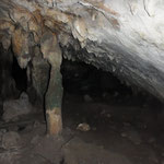 ...am Eingang in das Höhlensystem der Fontein Cave. In diesen... 