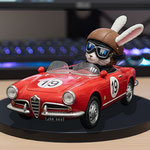 Giulietta Spider 》連日の休日出勤。 プロジェクト進行遅れ、海外旅行予定中止。 エレガントで流麗なフォルムの、あのクルマのレースでの走り堪能したかった。 イタリア料理で悪酔いでもして、夢の中で叶えようか? 憧れのミッレミリアに乾杯!